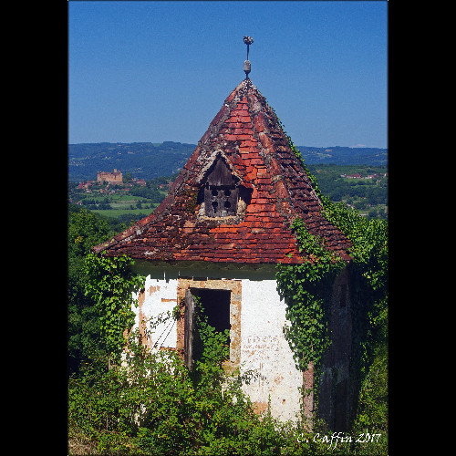 Le pigeonnier et le château